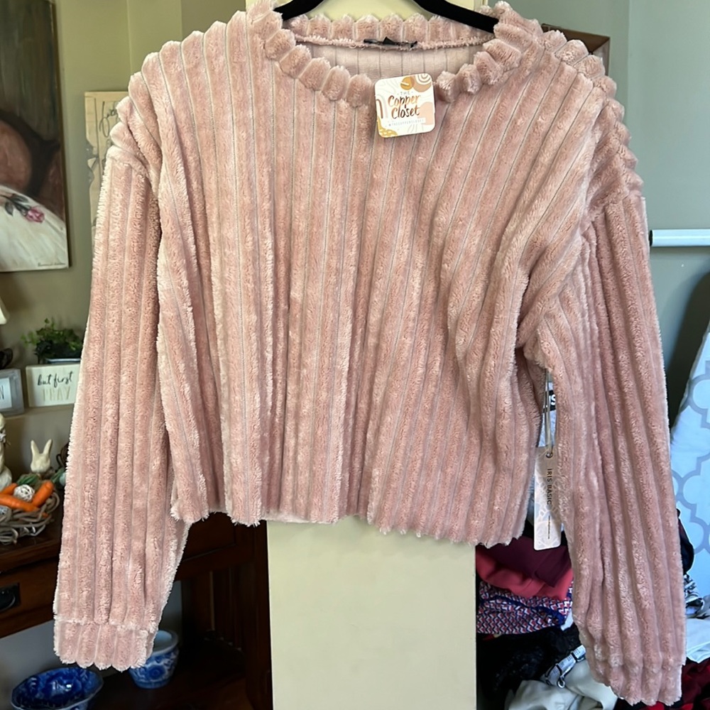 NWT rose colored cropped sweater top